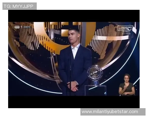 C罗荣获环足奖颁奖典礼上佩戴70万美元限量百达翡丽手表引发热议