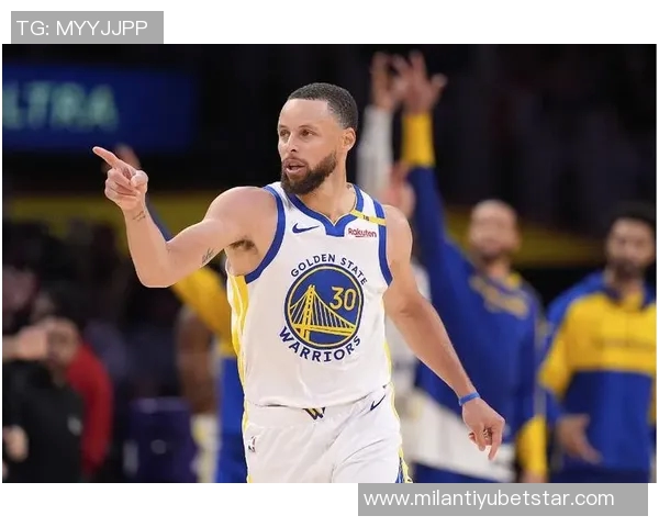 卡马拉全场追击库里展现攻守兼备实力贡献20分7板5前场板表现出色